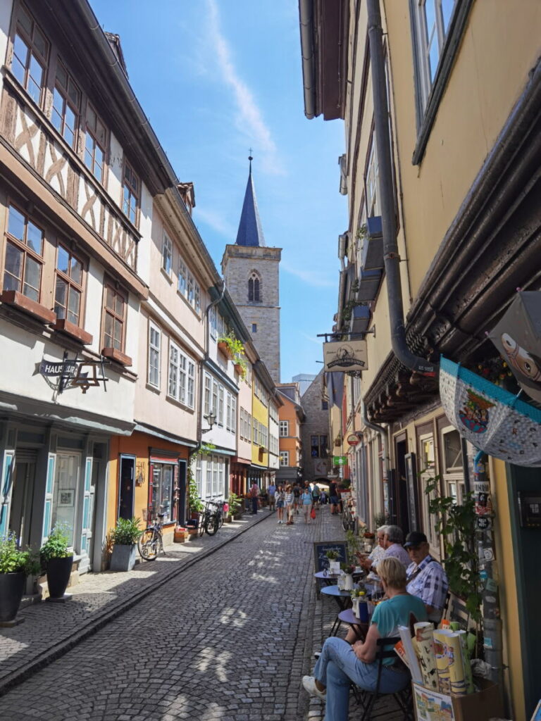 Die romantische Gasse führt über die Krämerbrücke Erfurt